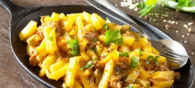 Запеченный картофель с мясным фаршем и грибами