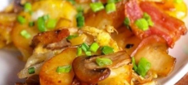 Запеченный картофель с грибами и беконом