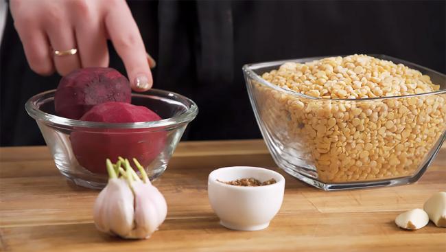 Ингредиенты для приготовления вегетарианской колбасы с горохом Горох, свекла, чеснок, специи