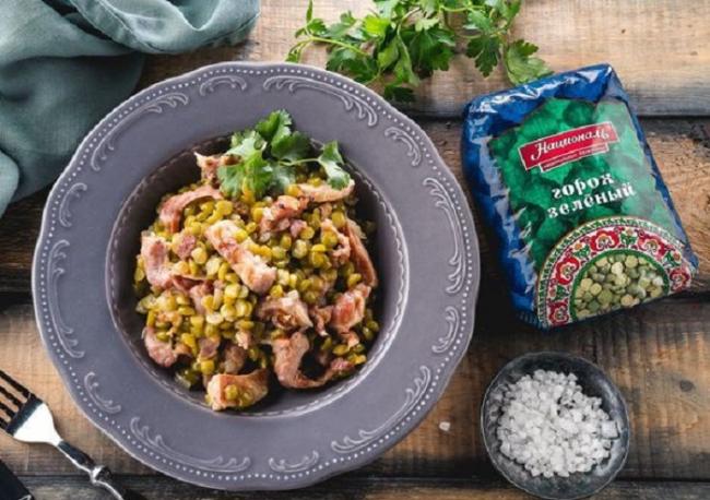 Готовая гороховая каша с копчёными рёбрышками  Гороховая каша с копчёными рёбрами