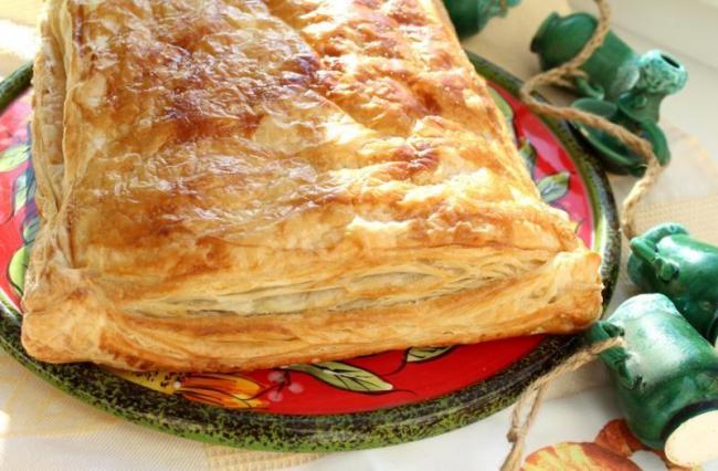 Греческая слоеная выпечка с начинкой и сыром рецепт с пошаговыми фото - 1000.menu