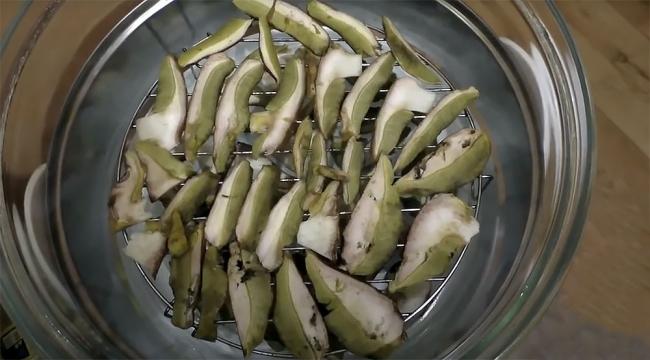 Выкладывание грибов в аэрогриль Грибы в аэрогриле