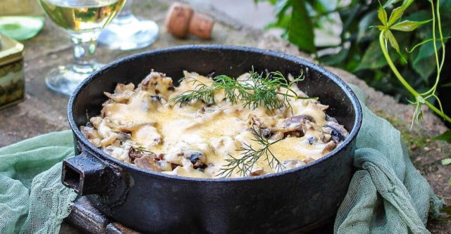 Жульен из вешенок: классический рецепт, с курицей, на сковороде