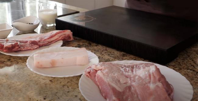 Ингредиенты для приготовления белой колбасы флуэт по домашнему рецепту Ингредиенты для белой колбасы