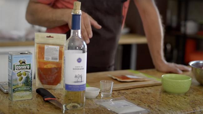 Ингредиенты для приготовления чоризо со смесью перцев Ингредиенты для чоризо со смесью перцев