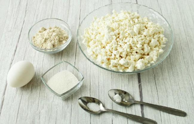 Какие продукты нужны для приготовления сырников  Ингредиенты для сырников