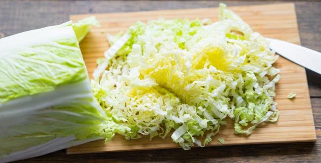 Шинкование пекинской капусты  Измельчённая пекинская капуста