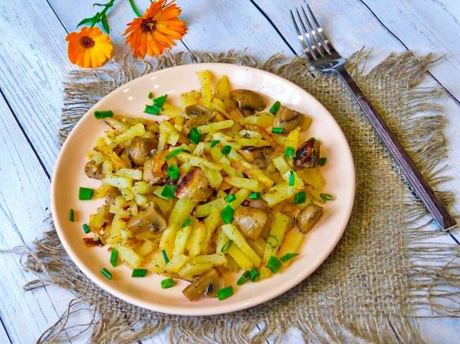 Жареный картофель с грибами рецепт с фото и пошаговым видео - 1000.menu