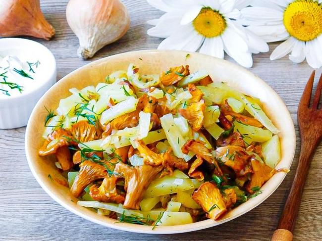 Запеченный картофель с лисичками и луком рецепт с пошаговыми фото и видео - 1000.menu
