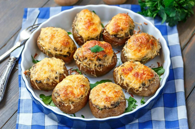 Картофель, фаршированный грибами