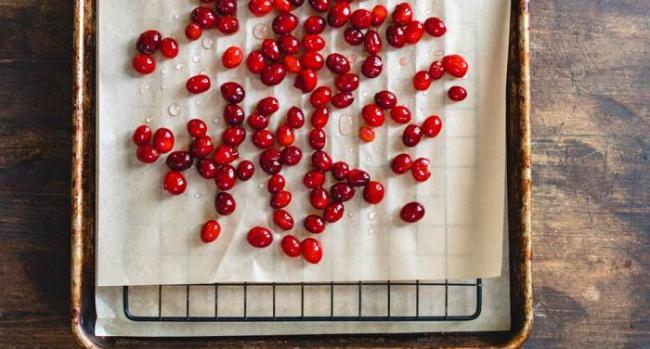 Сушка клюквы в духовке Клюква на противне