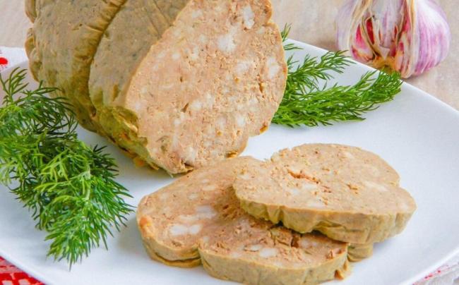 Домашняя ливерная колбаса с вареным яйцом Колбаса из ливера с яйцом