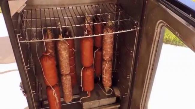 Копчение домашней колбасы Колбаса в коптильне