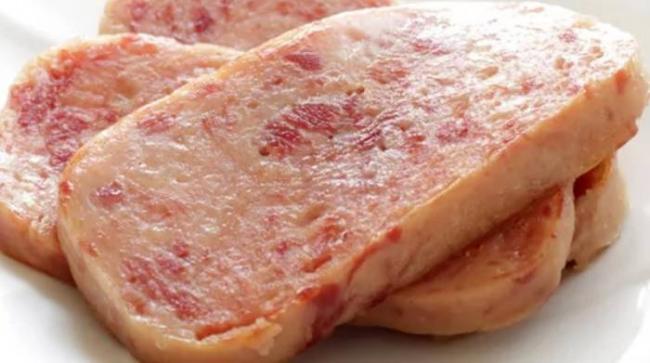 Как выглядит консервированная ветчина Консервированная ветчина на столе