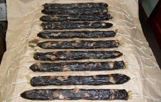 Хранение конской колбасы Конская колбаса и бумага