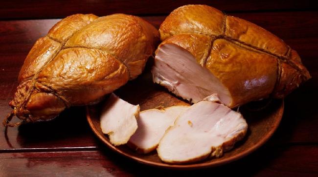 Копчёная куриная грудка для классического салата «Невеста» Копчёная куриная грудка