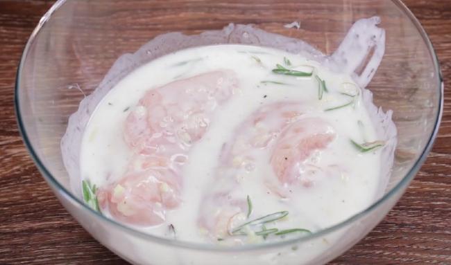 Куриная грудка в кефирном маринаде Куриная грудка в кефире