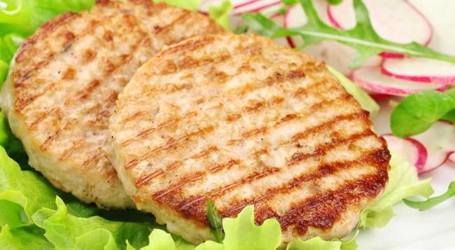 Готовые куриные котлеты на электрическом гриле Куриные котлеты-гриль