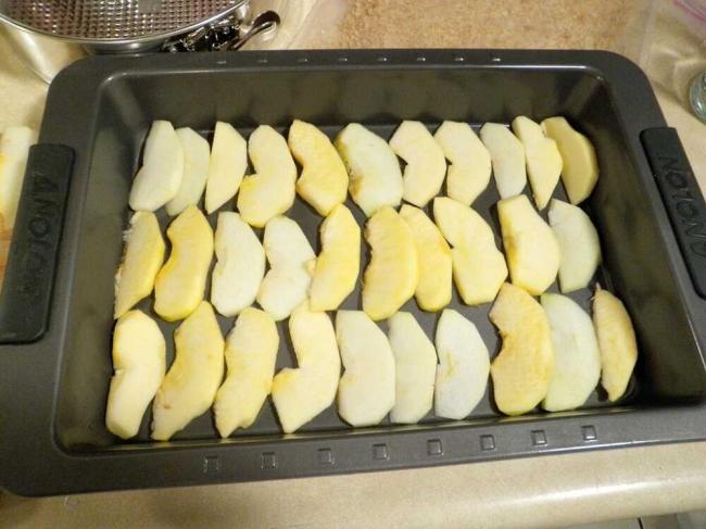 Сушка груш в духовке Кусочки груш на противне