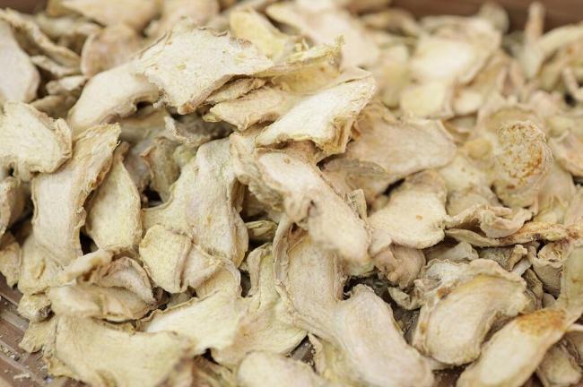 Сушеный в домашних условиях имбирь Кусочки сушеного имбиря