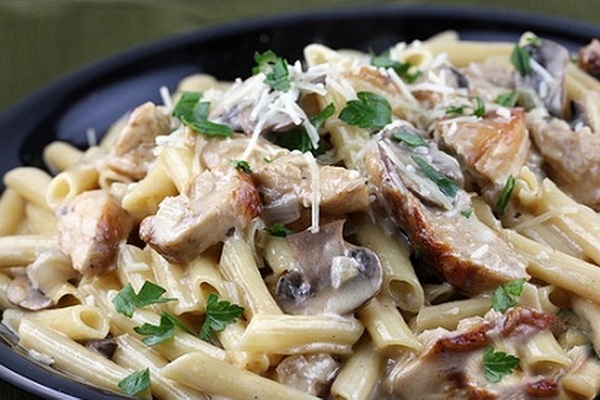 Паста с грибами и куриным филе, рецепт с фото - Vkuso.ru