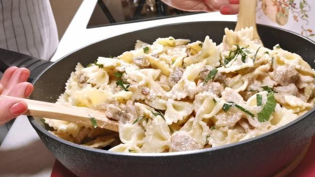 Паста с грибами в сливочном соусе. Простой и вкусный быстрый ужин за 15 минут - YouTube