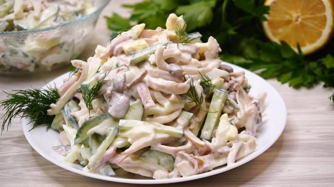 Салат с кальмарами и маринованными грибами - пошаговый рецепт с фото на Повар.ру