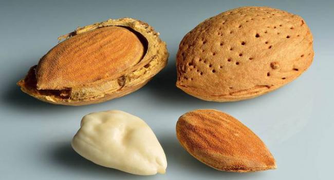 Очистка миндаля от скорлупы Миндаль в скорлупе