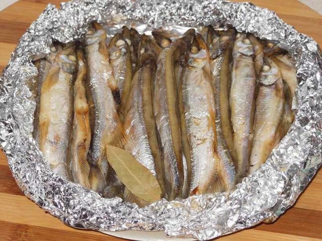 Мойва, закопченная в кастрюле Копченная в кастрюле мойва