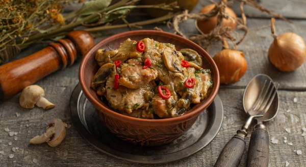 Жареное мясо с грибами. Фоторецепт