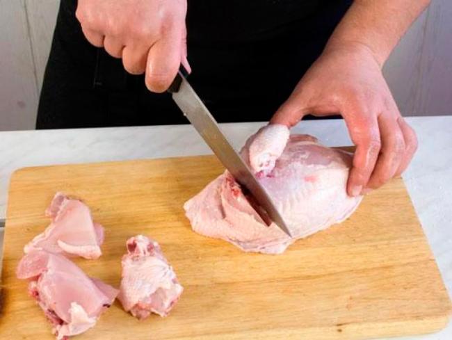 Нарезка курицы на порционные кусочки Нарезка курицы
