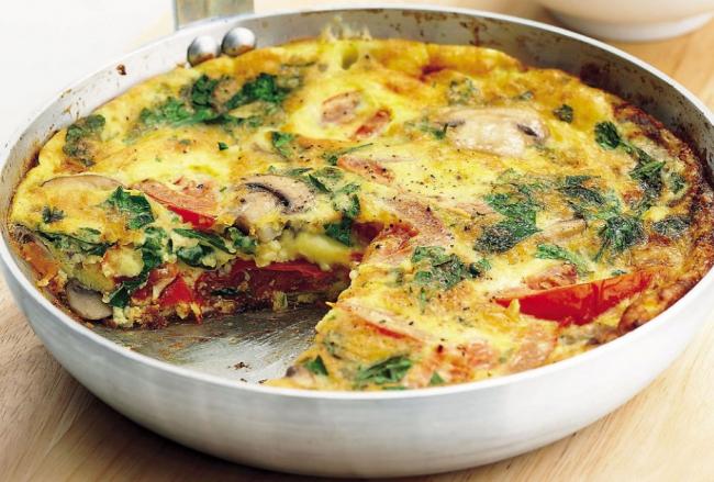 омлет с грибами, помидорами и сыром