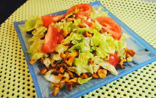 Сушеные лисички в овощном салате Овощной салат с грибами