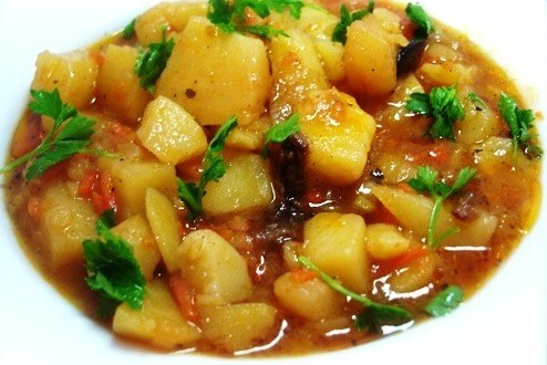 Тушеный картофель с тушеным мясом и зеленью рецепт - русская кухня: основные блюда.