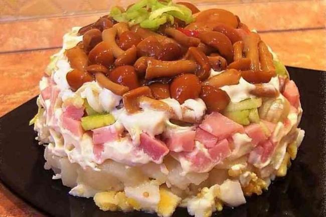 Салат с маринованными опятами и ветчиной рецепт – Русская кухня: Салаты. «Еда»