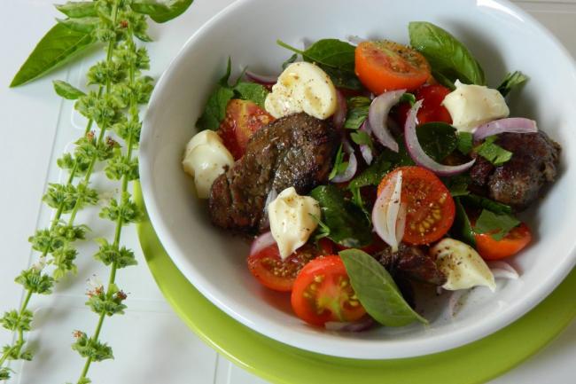 Теплый салат с куриной печенью и сливочным сыром рецепт - европейская кухня: салаты.