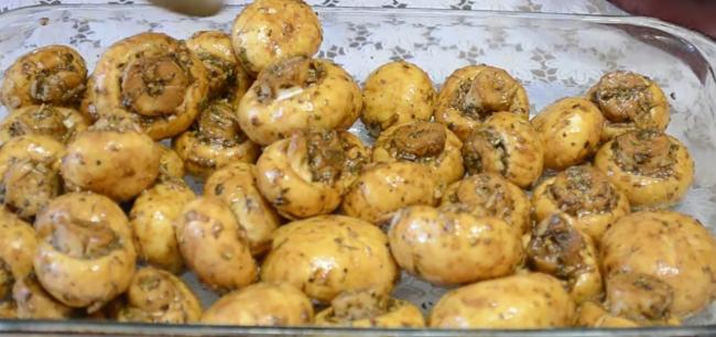 Как вкусно приготовить шампиньоны целиком