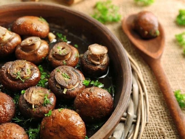 Как вкусно приготовить шампиньоны целиком