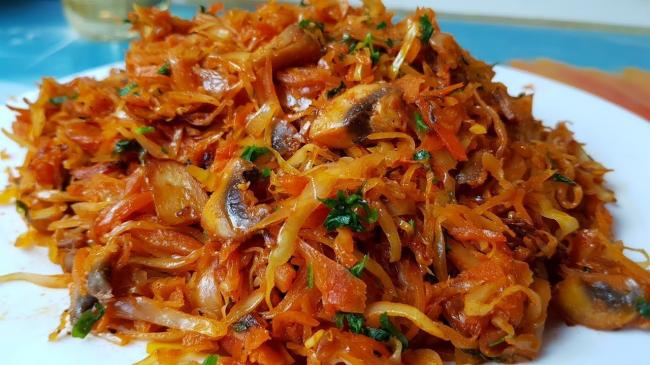 20 простых и вкусных рецептов жареной капусты с грибами на сковороде