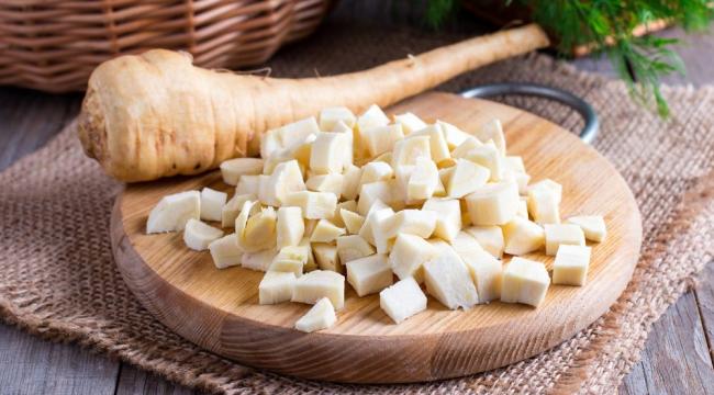 Нарезание пастернака кубиками  Пастернак для супа с крылышками