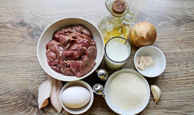 Ингредиенты для приготовления кровянки без крови Печень, манка, кишка, лук, сало, специи