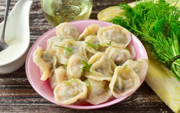 Как приготовить пельмени с грибами