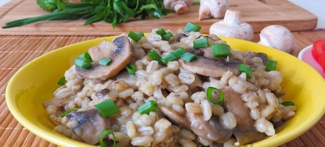 Перловая крупа с грибами