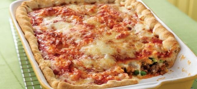 Пицца из слоеного теста с мясным фаршем