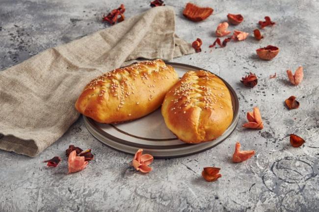 Запеченные пирожки с грибами и рисом