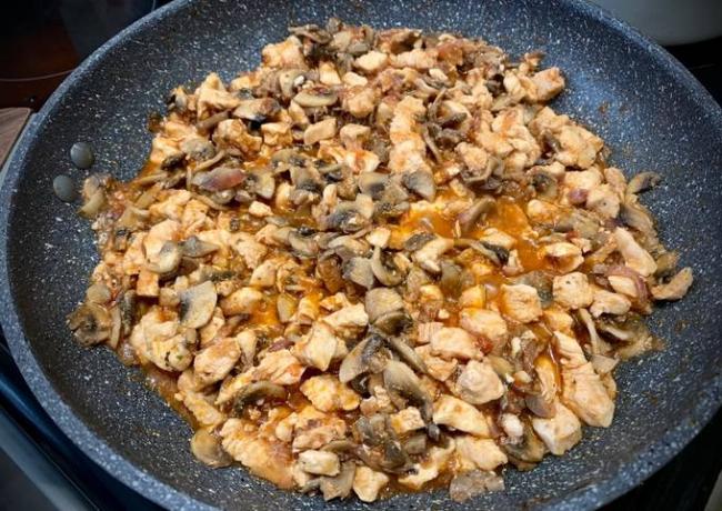 Куриное жаркое с грибами - пошаговый рецепт с фотографиями. Рецепт от Лики Хромовой ???? ... - Кулинарная книга