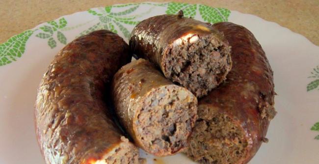 Готовая домашняя колбаса с ливером и гречкой Порезанная ливерная колбаса с гречкой