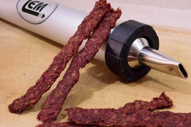 Готовые джерки из говяжьего фарша Пресс-пистолет и джерки из фарша