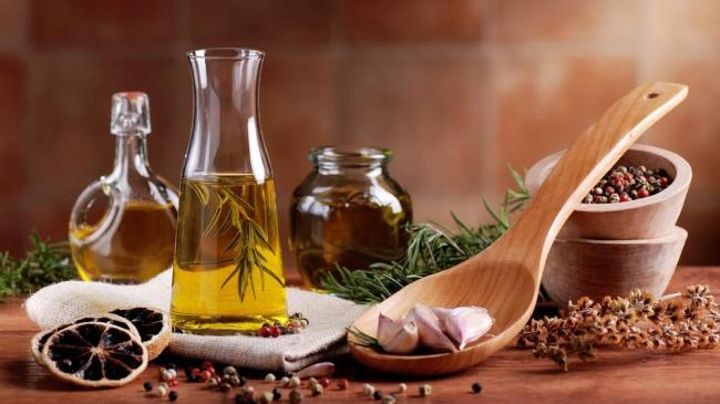 Приготовление маринада для грибов Растительное масло и специи