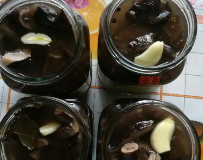 Как очень вкусно замариновать чернушки на зиму